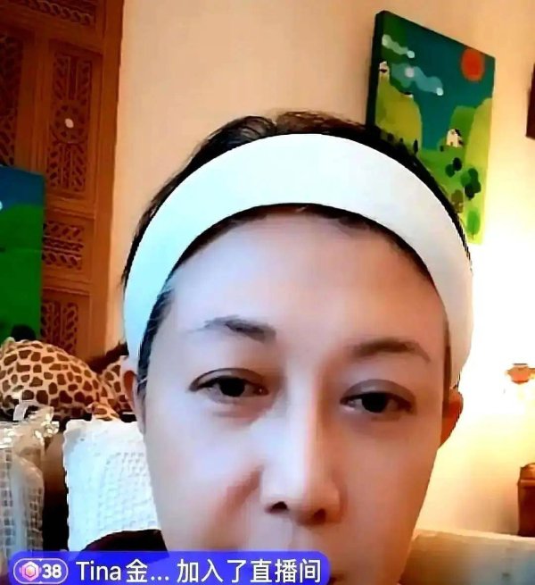 东莞股票配资平台官网 母亲节等来女儿一句问候，吴绮莉哭了：18年冷战后，她终于学会放手